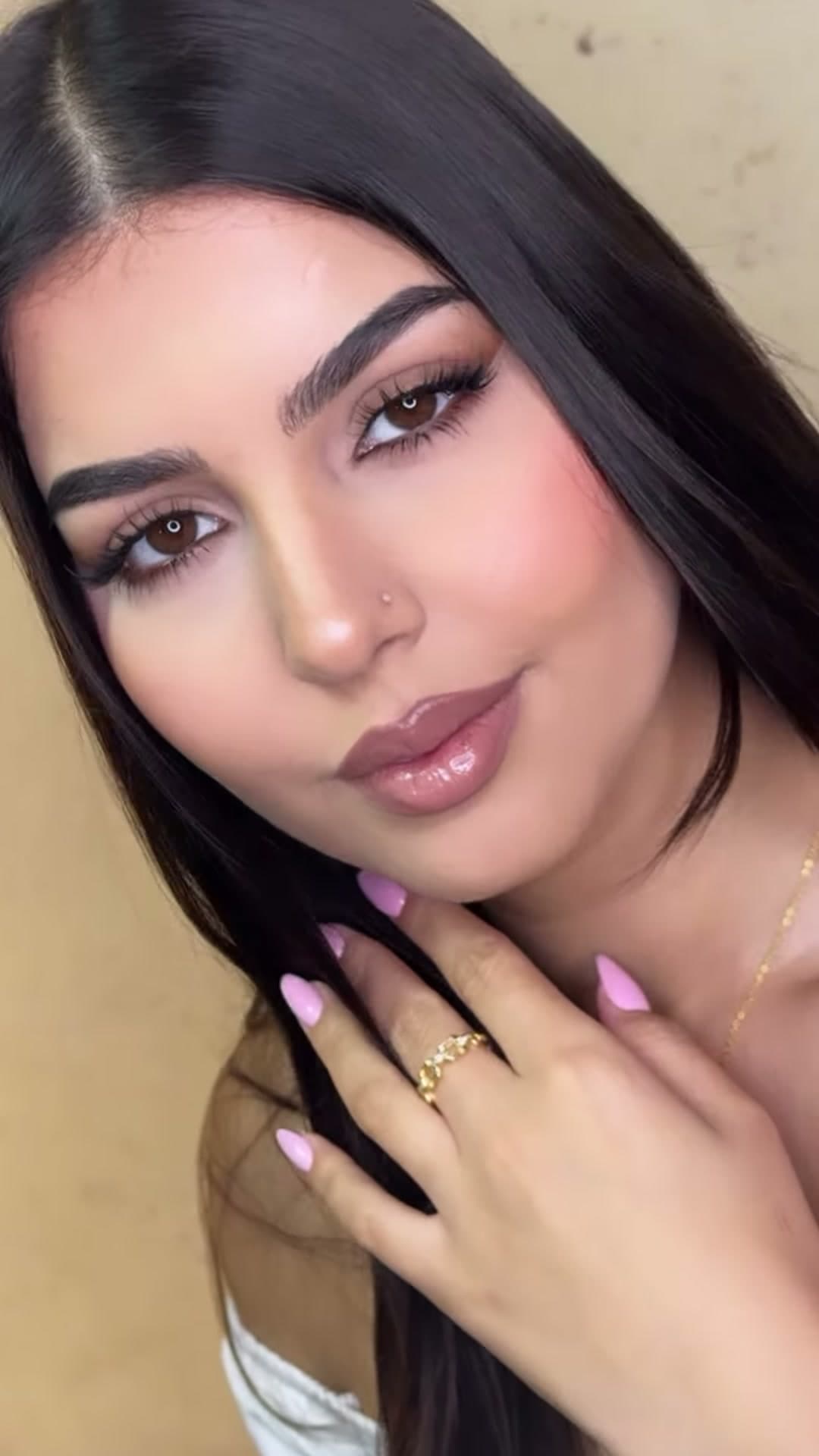 Soft glam, warm light